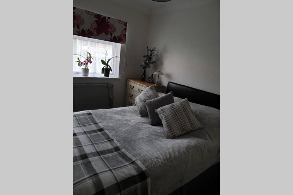A Home Away From Home With A Big Welcome Erith Buitenkant foto