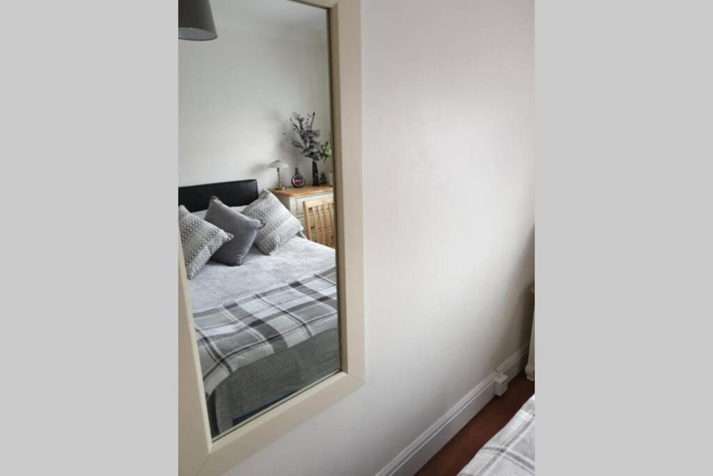 A Home Away From Home With A Big Welcome Erith Buitenkant foto